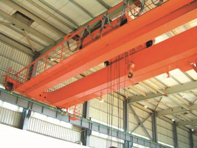 Datblygu cymhwyster warws 70 Ton Crane gorbenion